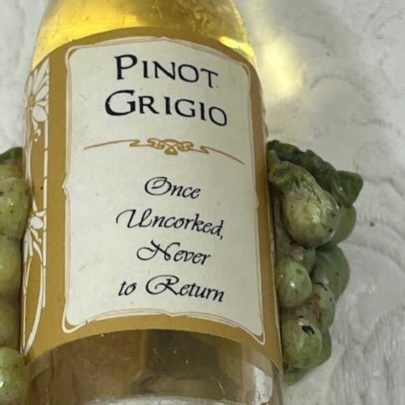 Pinot Grigio White Wine Bottle w/Green Grapes Hanging Plastic Ornament4"Tall - Picture 6 of 12